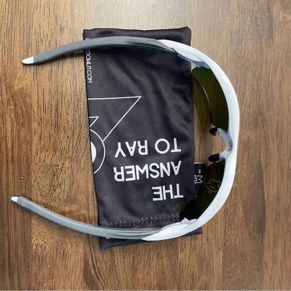 Oakley Flak 2.0 Polished White Frame with 3 Lense Sets - Picture 5 of 9